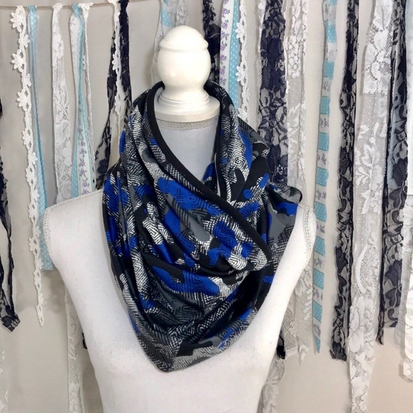 Fabletics Eclipse Infinity Scarf - Picture 5 of 5